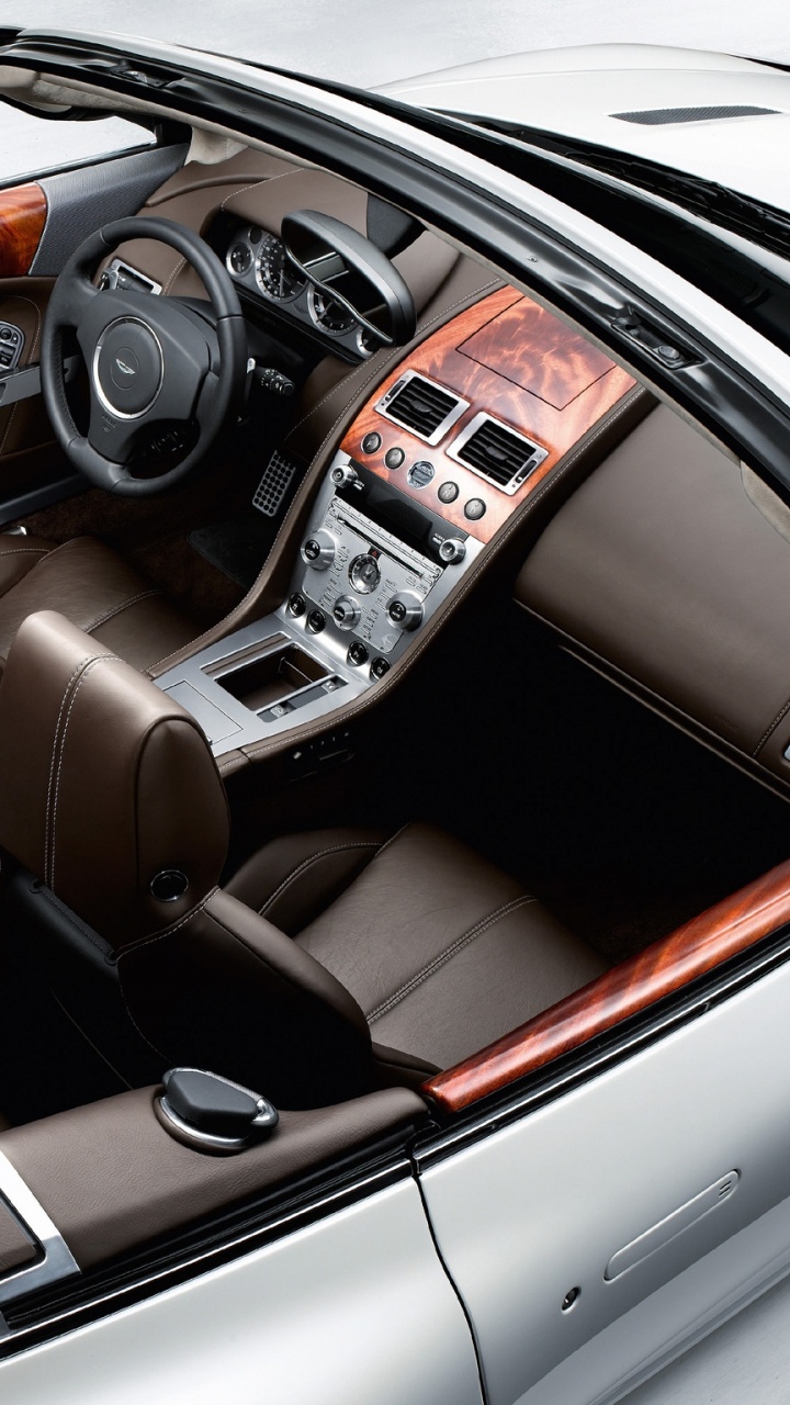 Обои Астон Мартин, Астон Мартин дбс, рулевое колесо, средний кронштейн, руль в разрешении 720x1280