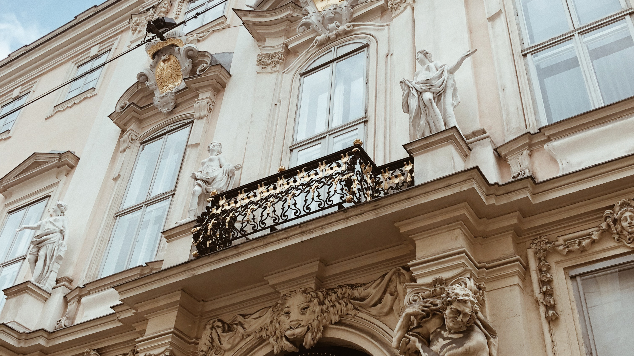 Обои ориентир, классическая архитектура, фасад, архитектура, формование в разрешении 2560x1440