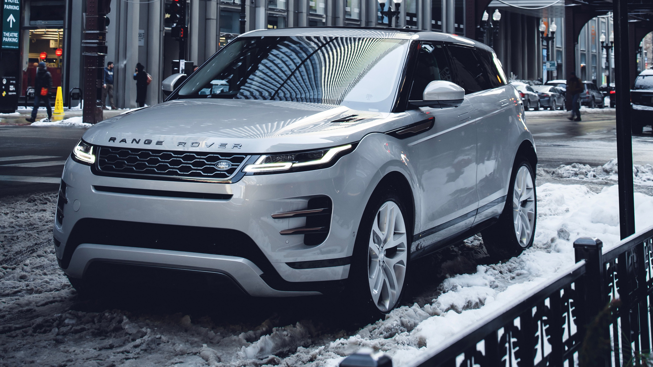 Обои Land Rover Range Rover Evoque 2021 года в разрешении 2560x1440