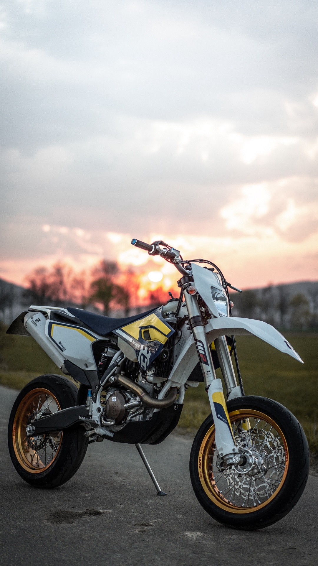 Обои мотоцикл, Питбайк, спортивный мотоцикл, шина, колесо в разрешении 1080x1920