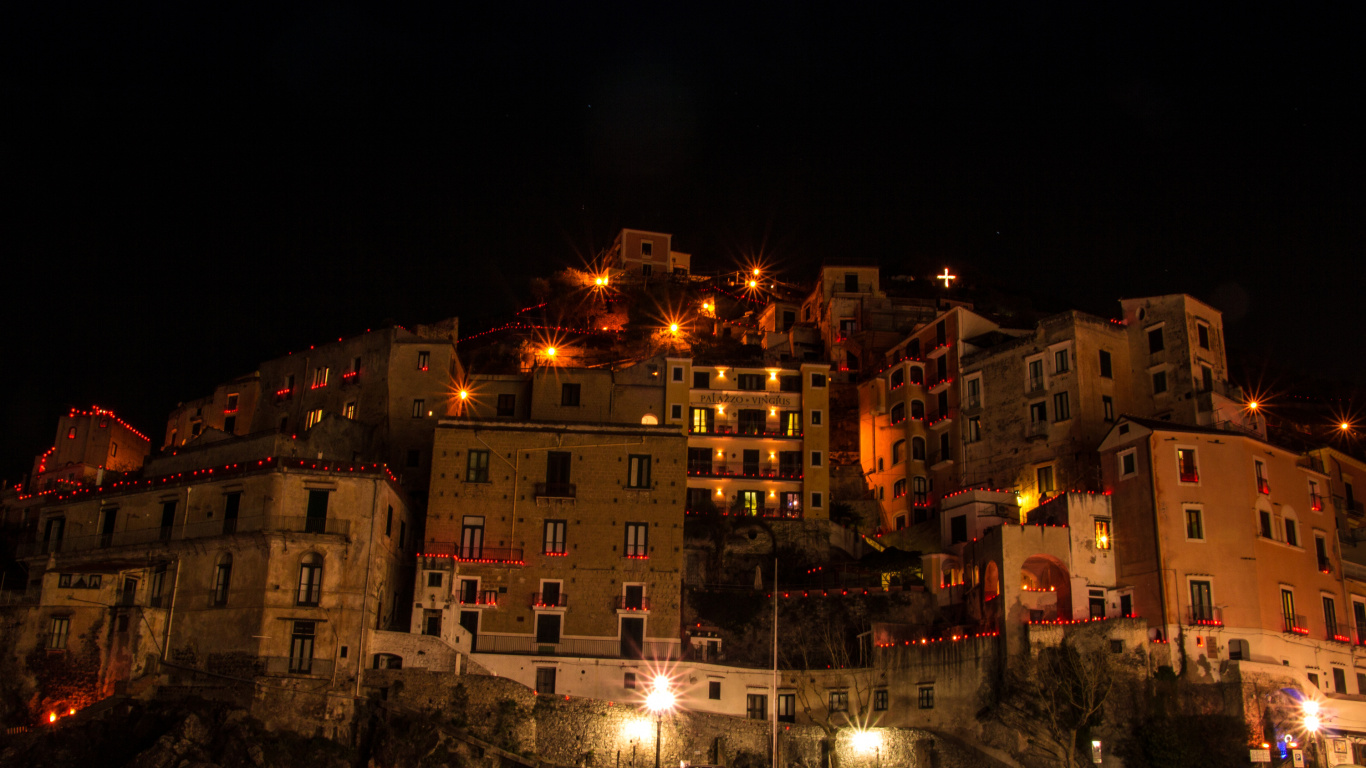 Обои ночь, город, городок, освещение, городской район в разрешении 1366x768