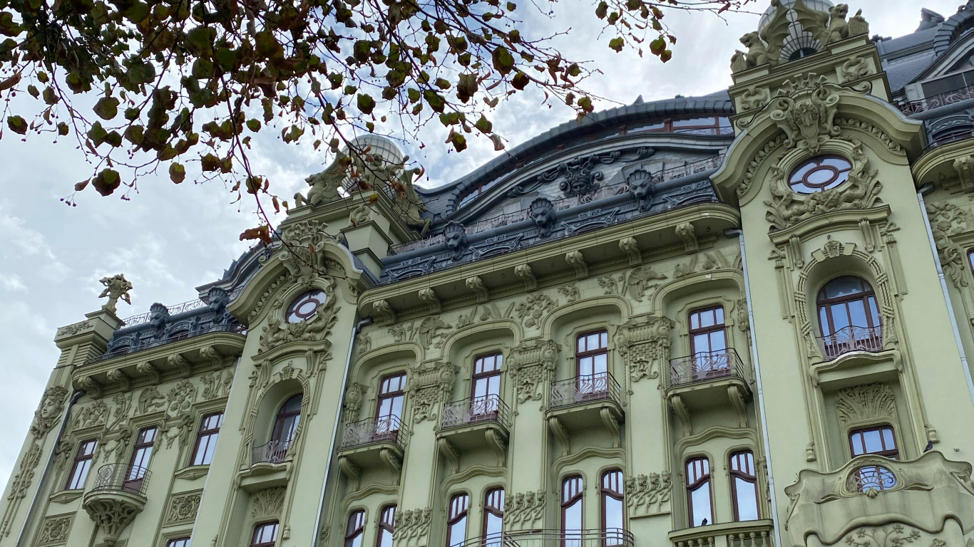 Обои ориентир, классическая архитектура, окно, архитектура, фасад в разрешении 1366x768