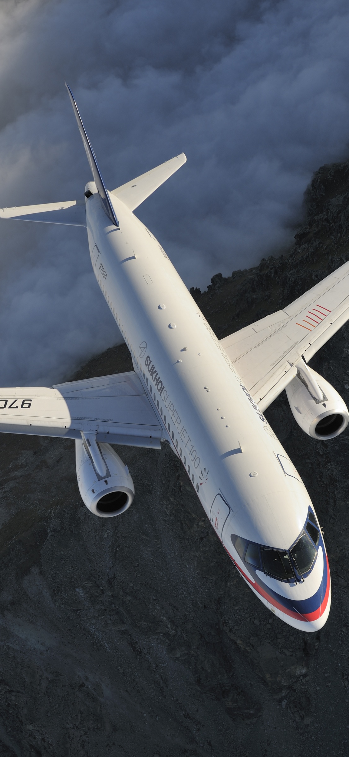 Обои Сухой Суперджет 100, самолет, самолеты, авиалайнер, авиация в разрешении 1125x2436