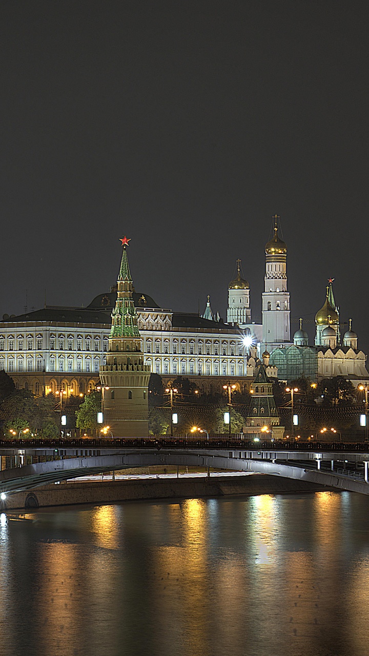 Обои ночь, город, ориентир, городской пейзаж, городской район в разрешении 720x1280