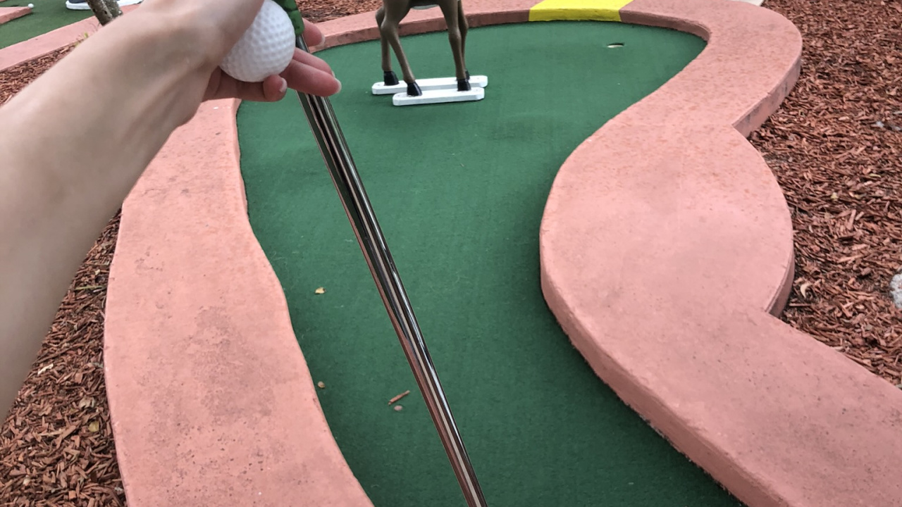 Обои миниатюрный гольф, общественное место, лист, досуг, древесные растения в разрешении 1280x720