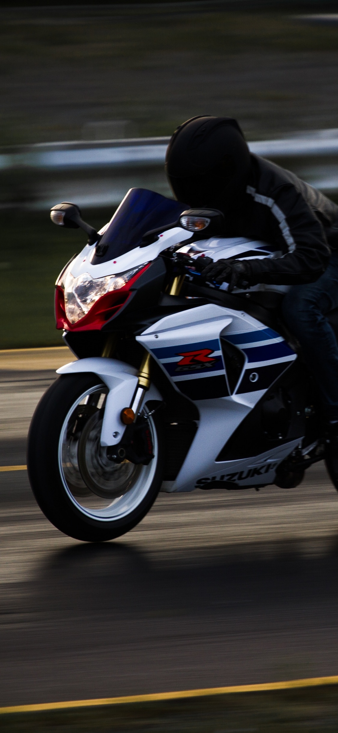 Обои автоспорт, ипподром, гоночный, мотоцикл, гонки на мотоциклах в разрешении 1125x2436