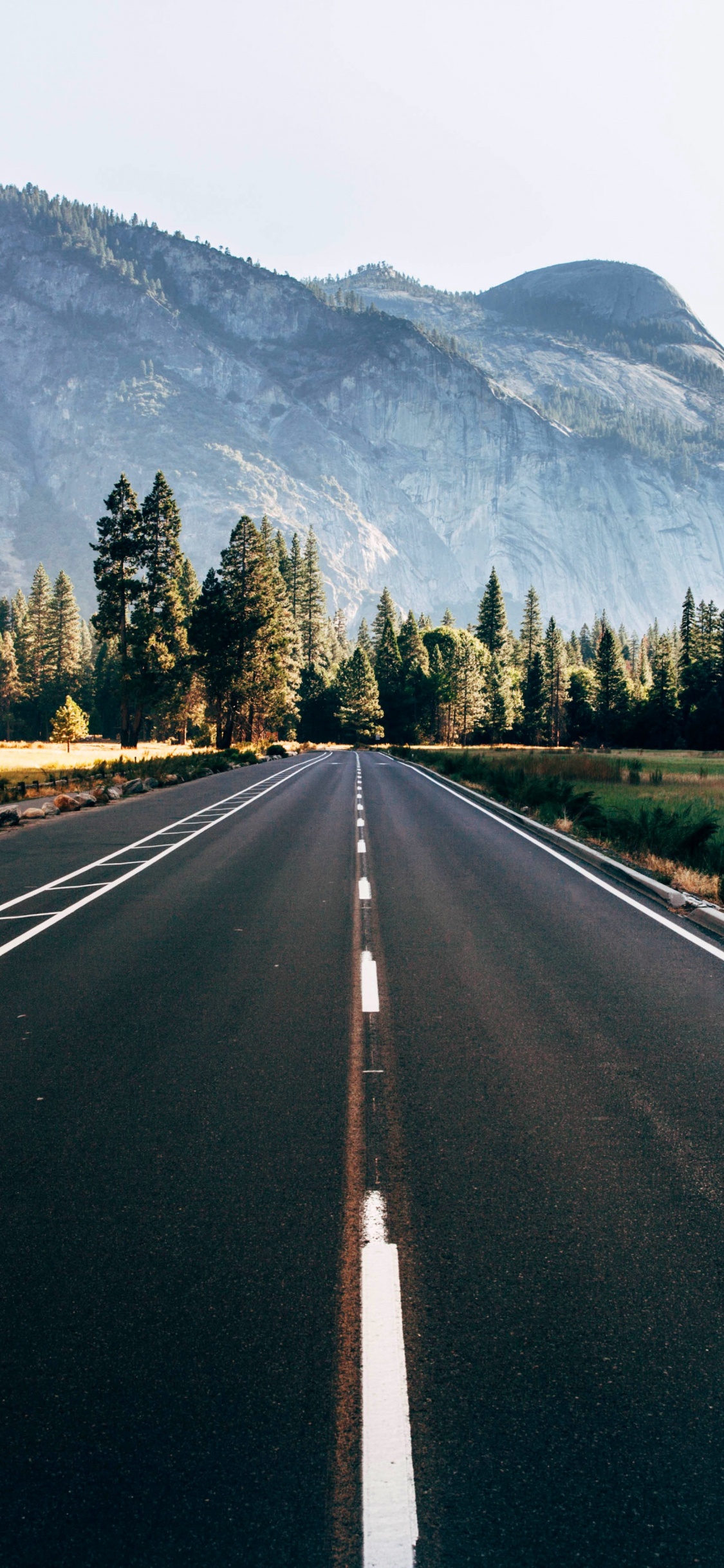 Обои дорога, магистраль, асфальт, природа, горный рельеф в разрешении 1125x2436