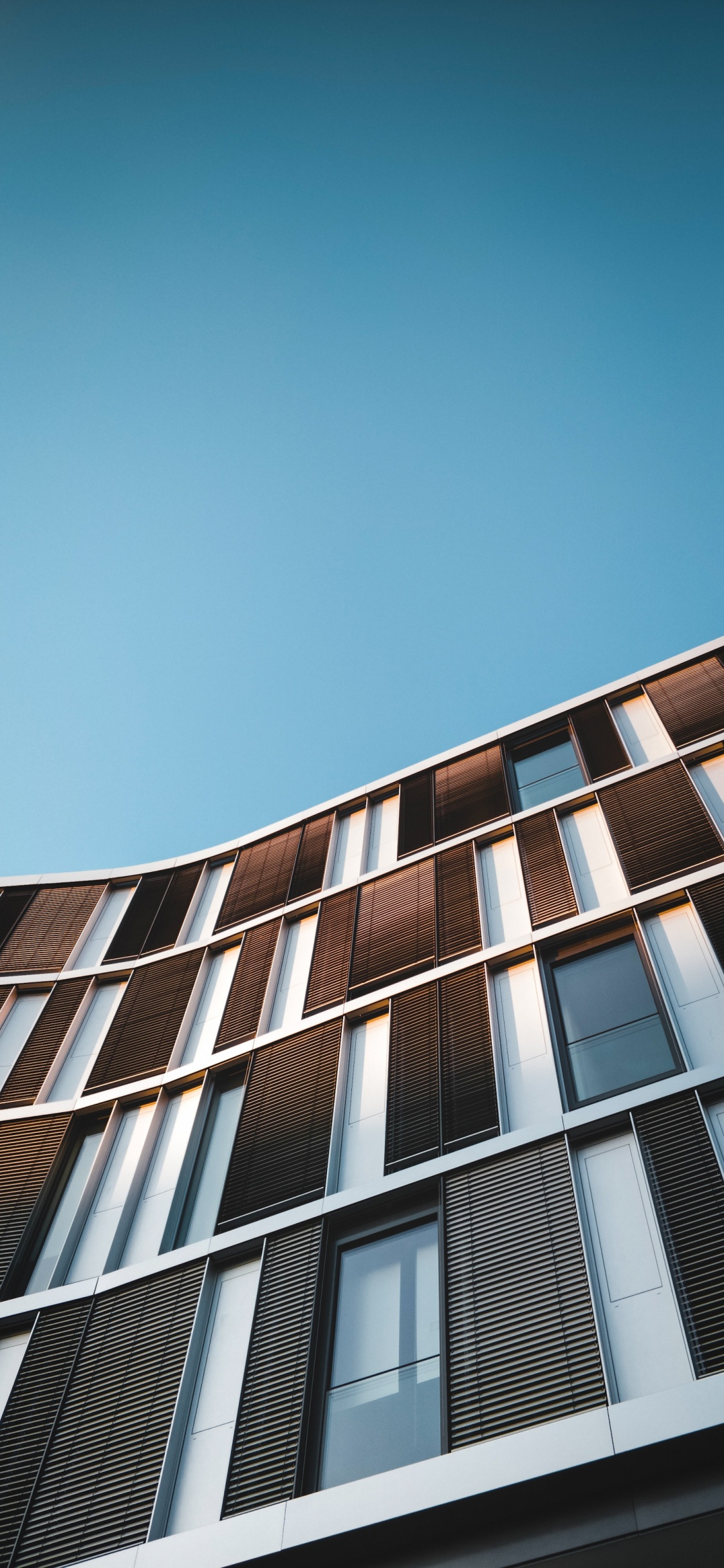 Обои недвижимость, конференция по недвижимости, свойство, здание, окно в разрешении 1125x2436