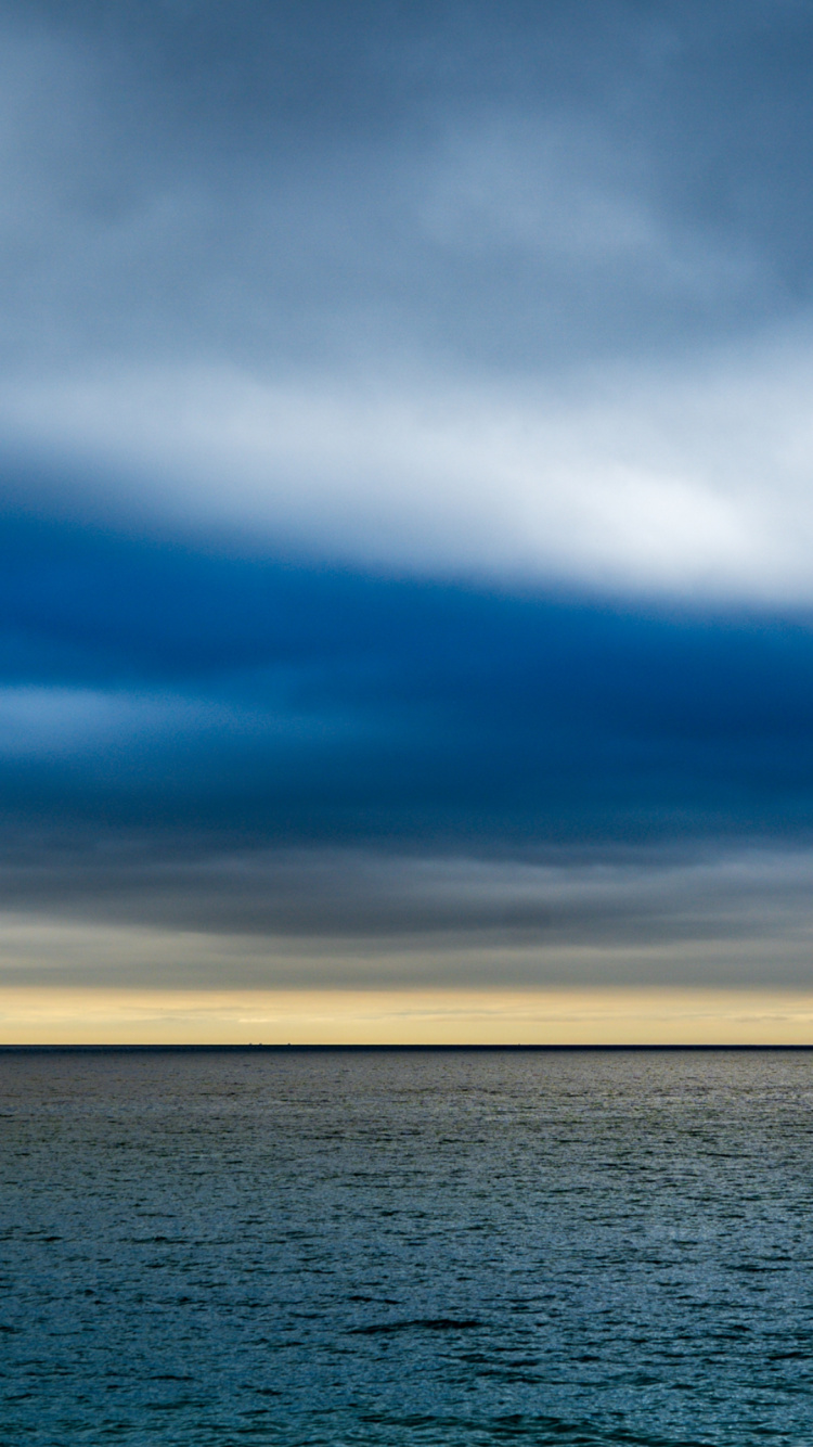 Обои облако, вода, атмосфера, гидроресурсы, дневное время в разрешении 750x1334