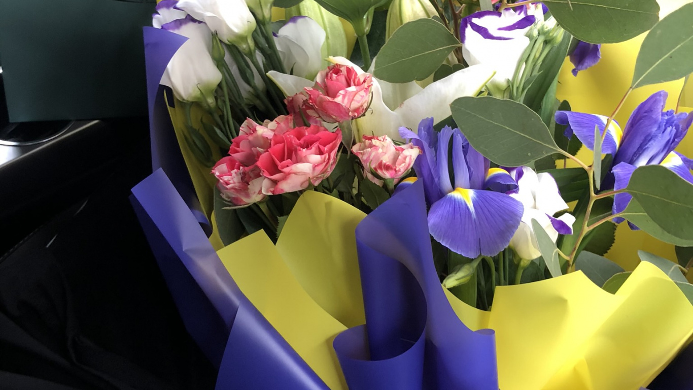 Обои цветочный букет, цветочный дизайн, Король, срезанные цветы, цветок в разрешении 1366x768