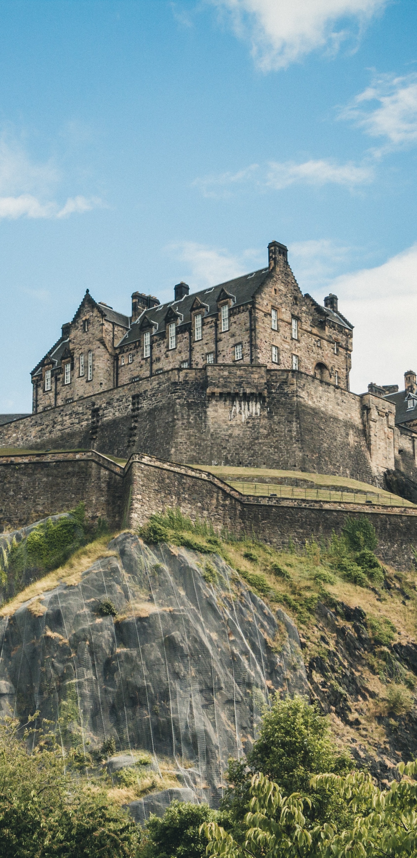 Обои Эдинбургский Замок, замок, Сады Принсес Стрит, облако, здание в разрешении 1440x2960