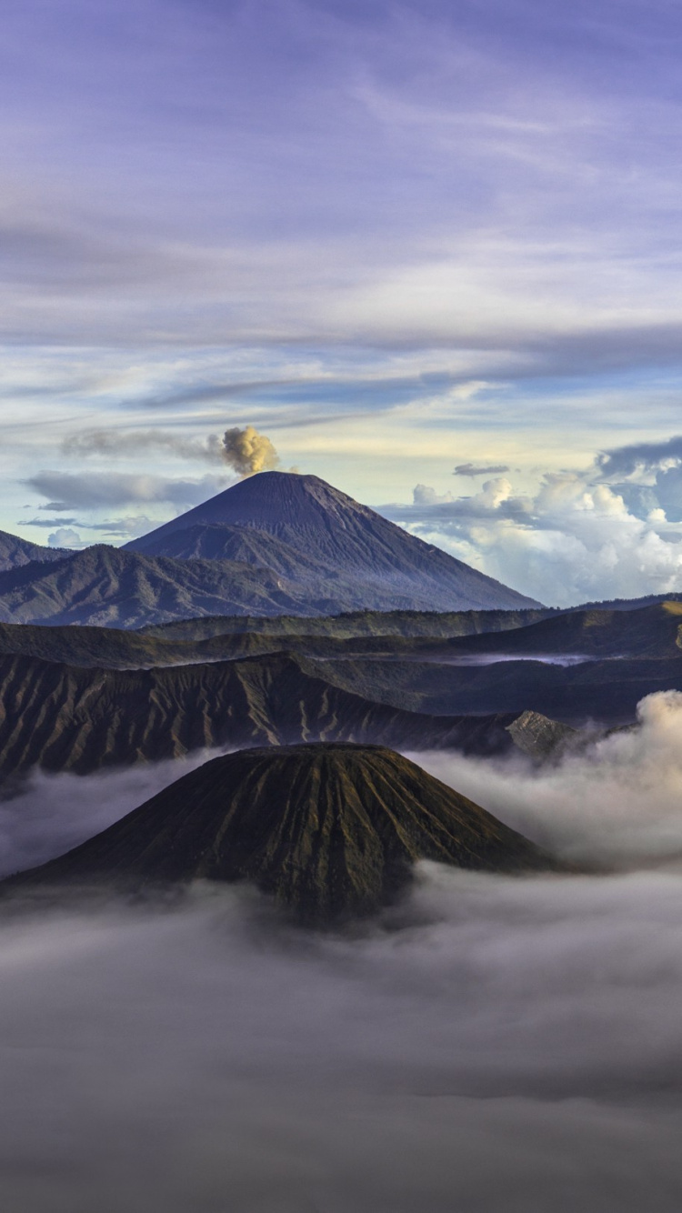 Обои Индонезия, вулкан, горный хребет, пейзажи гор, природа в разрешении 750x1334