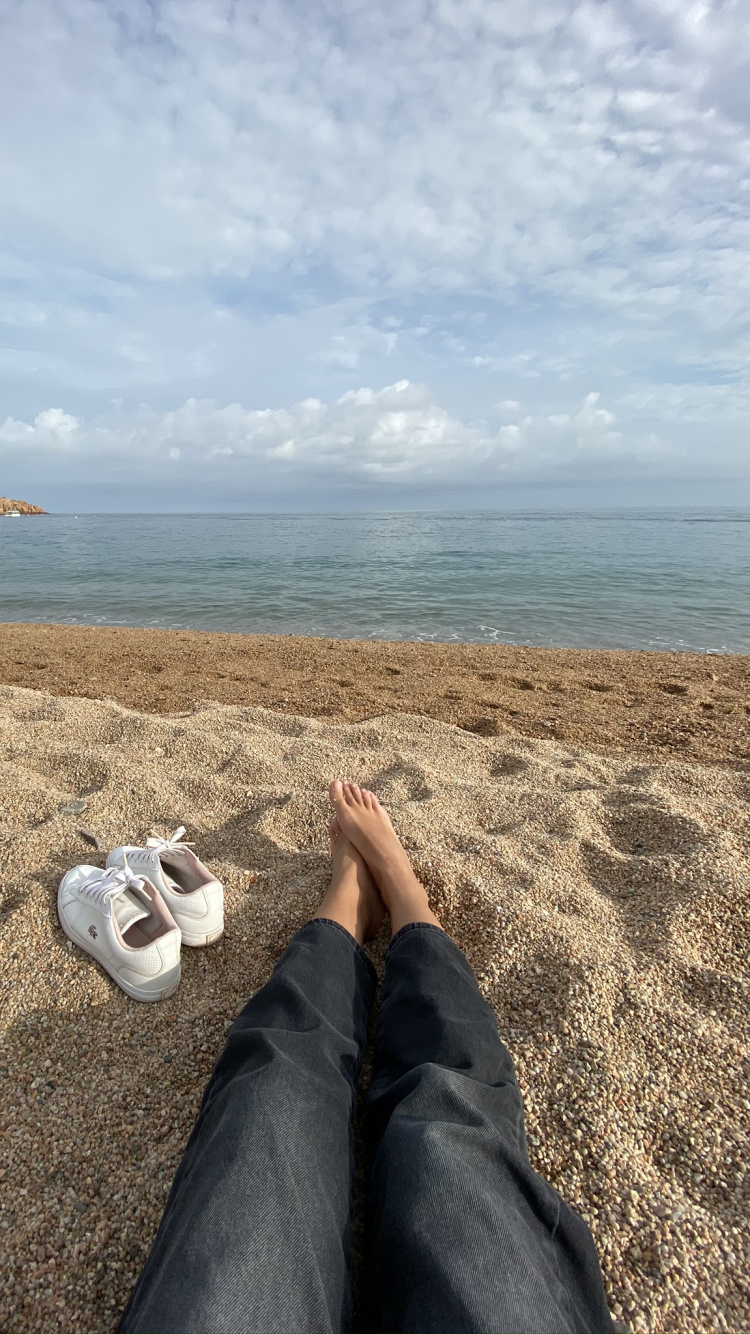 Обои море, туризм, человек, облако, человеческая нога в разрешении 750x1334