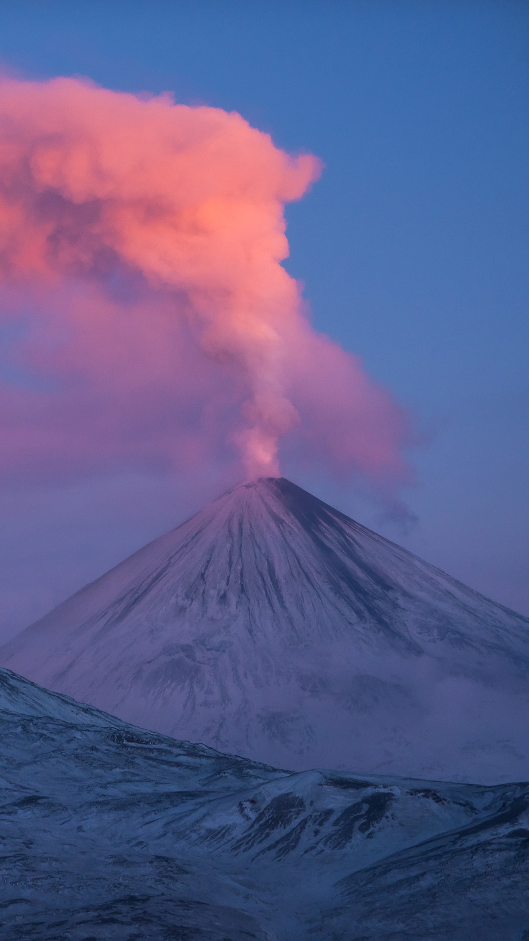 Обои ключевская сопка, стратовулкан, вулкан, купол лавы, вулканического рельефа в разрешении 1080x1920