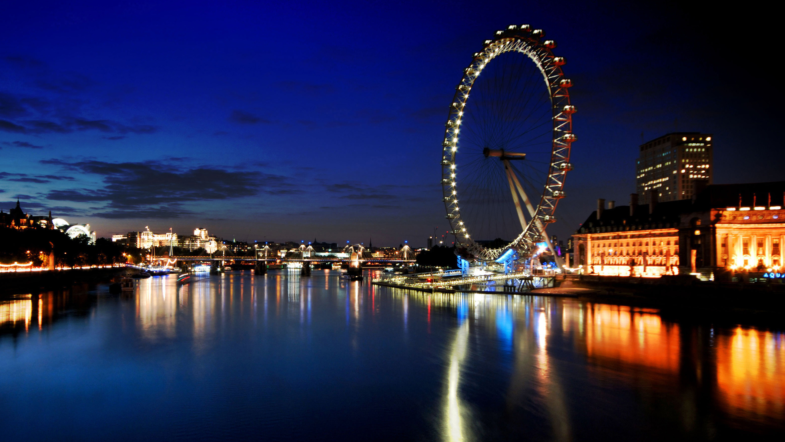 Обои лондонский глаз, река темза, колесо обозрения, достопримечательность, отражение в разрешении 2560x1440