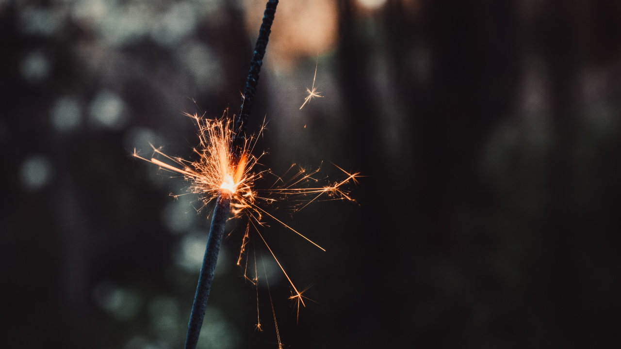 Обои салют, бенгальский огонь, свет, событие, праздник в разрешении 1280x720