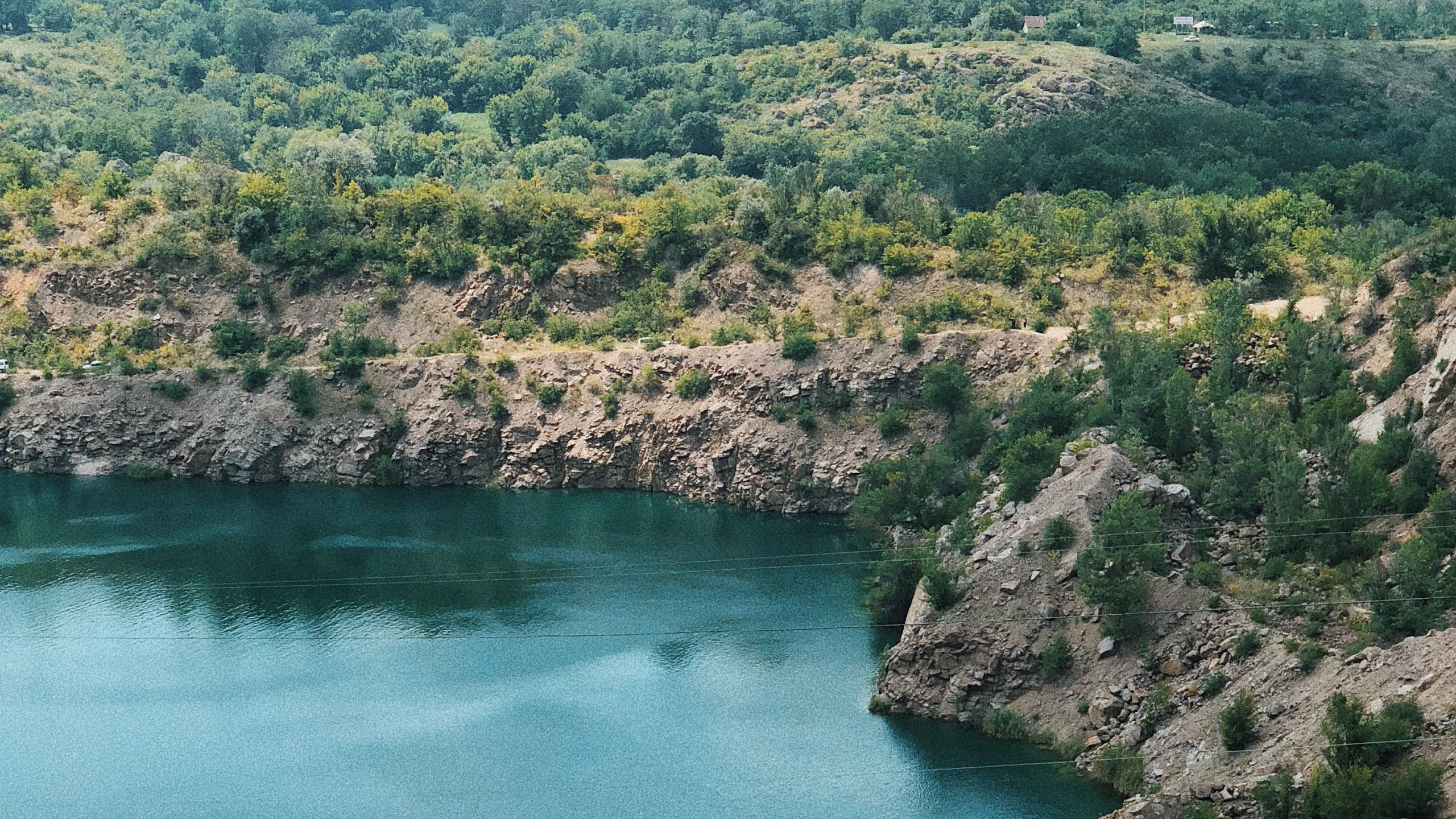 Обои природный заповедник, кратерное озеро, водохранилище, гидроресурсы, национальный парк в разрешении 2560x1440