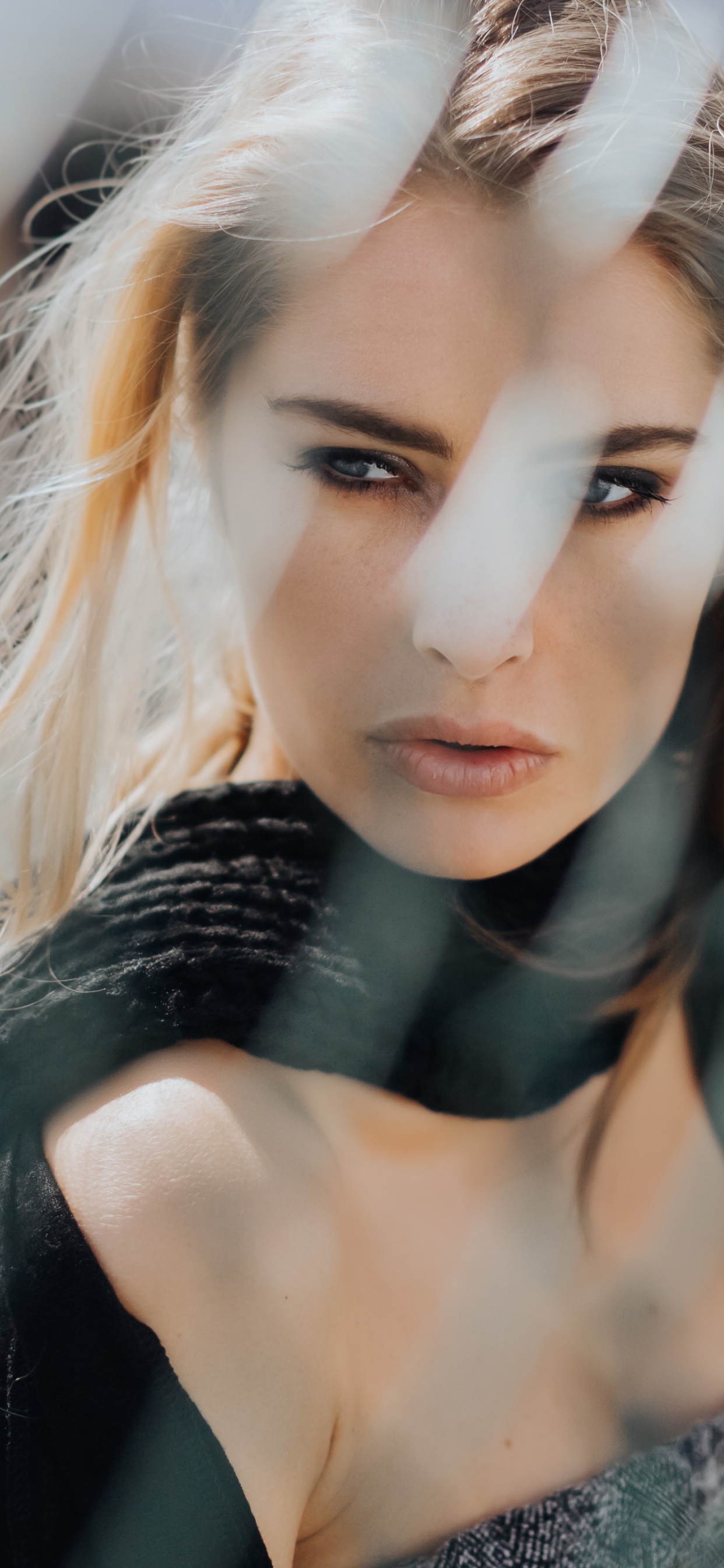 Обои красота, лицо, кожа, губа, ресничка в разрешении 1242x2688