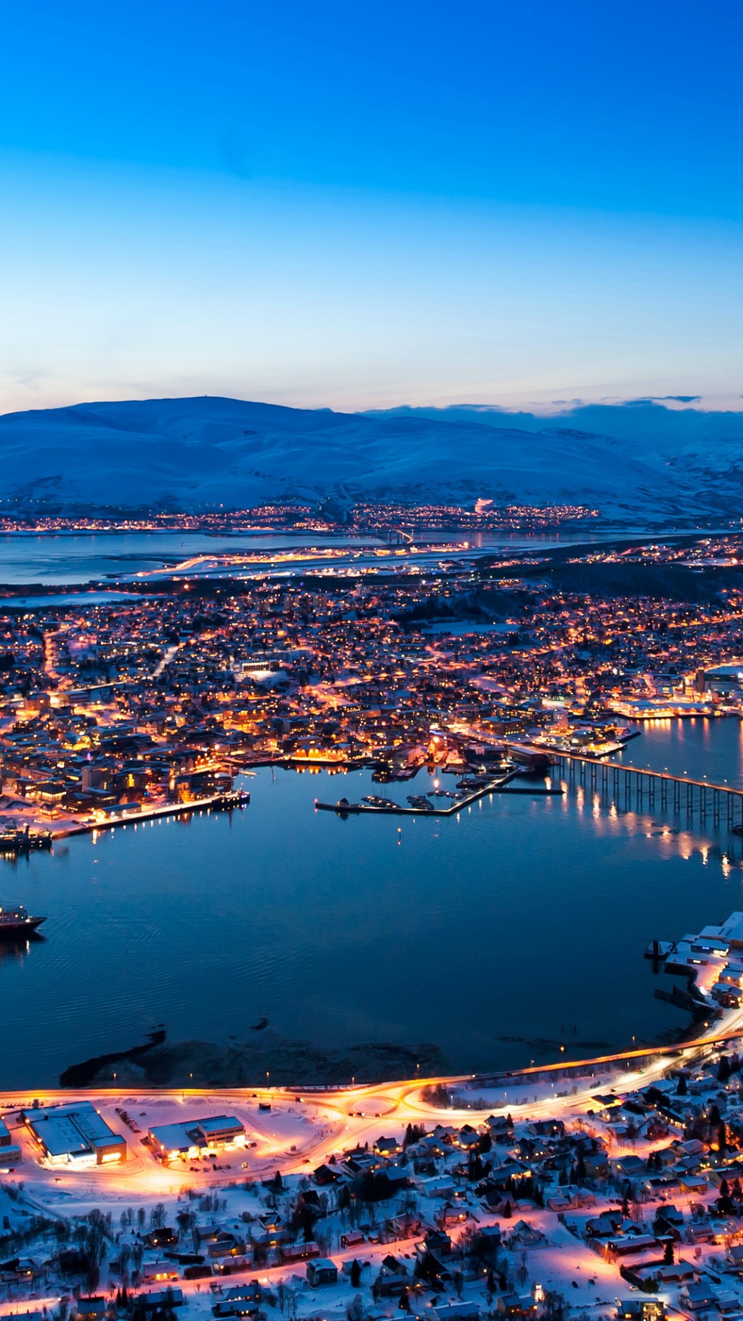 Обои вода, море, город, горизонт, Флесланд Аэропорт Берген в разрешении 1080x1920