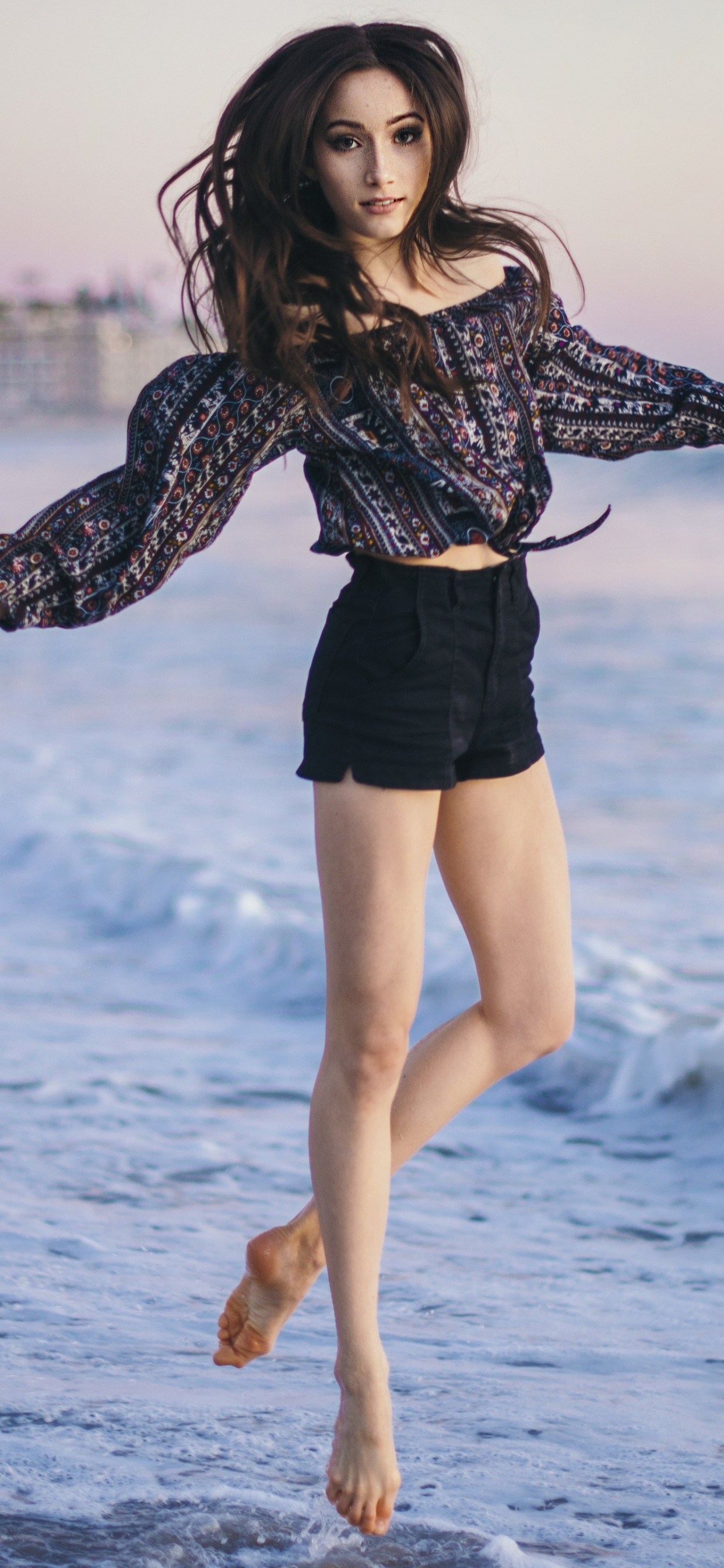 Обои пляж, одежда, красота, фэшн, нога в разрешении 1242x2688