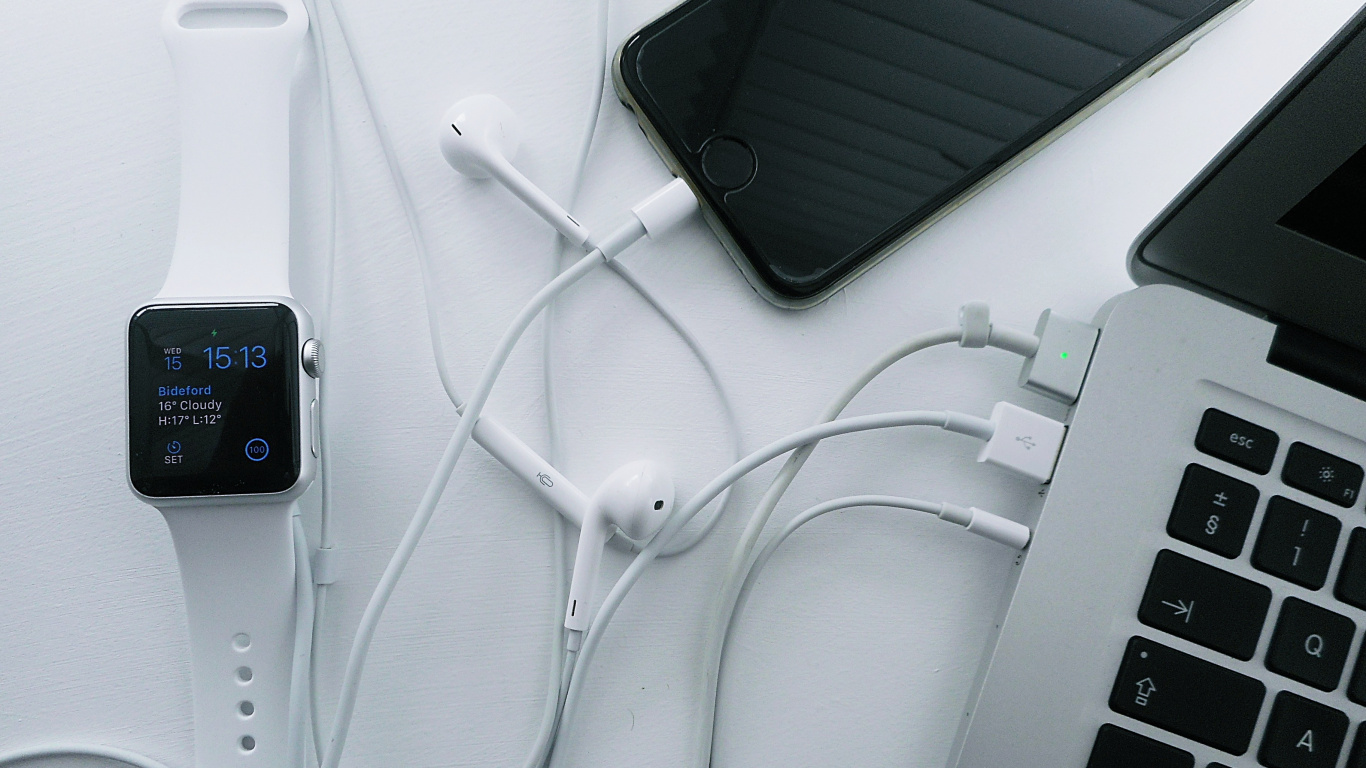 Обои apple, macbook, технологии, электронное устройство, кабель в разрешении 1366x768