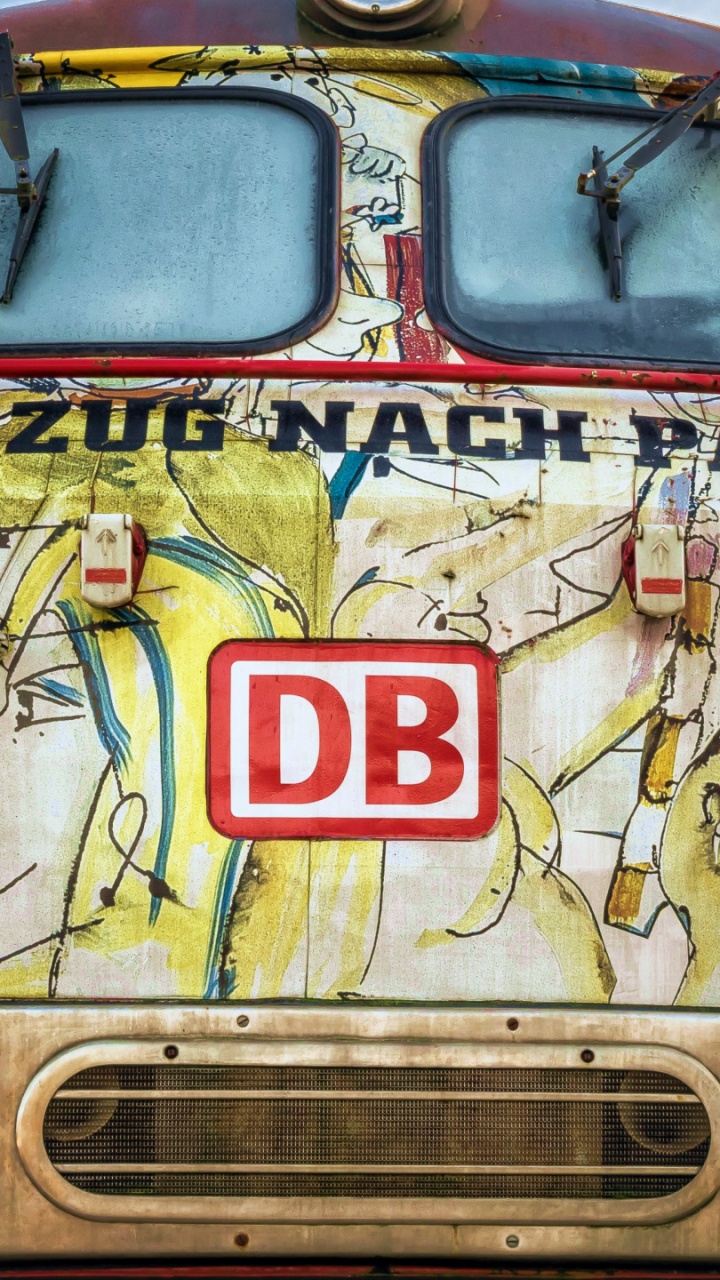 Обои поезд, граффити на поезде, железнодорожный транспорт, граффити, уличное искусство в разрешении 720x1280