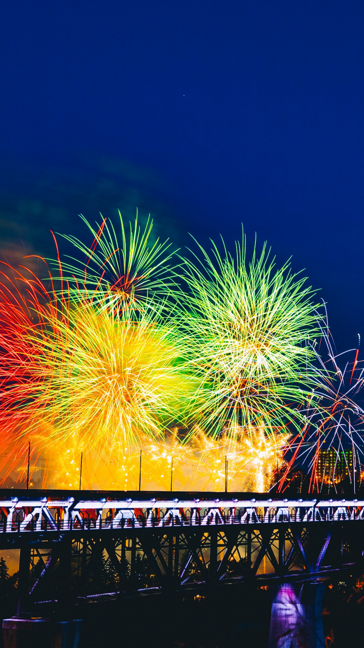 Обои салют, ночь, день нового года, событие, фестиваль в разрешении 750x1334