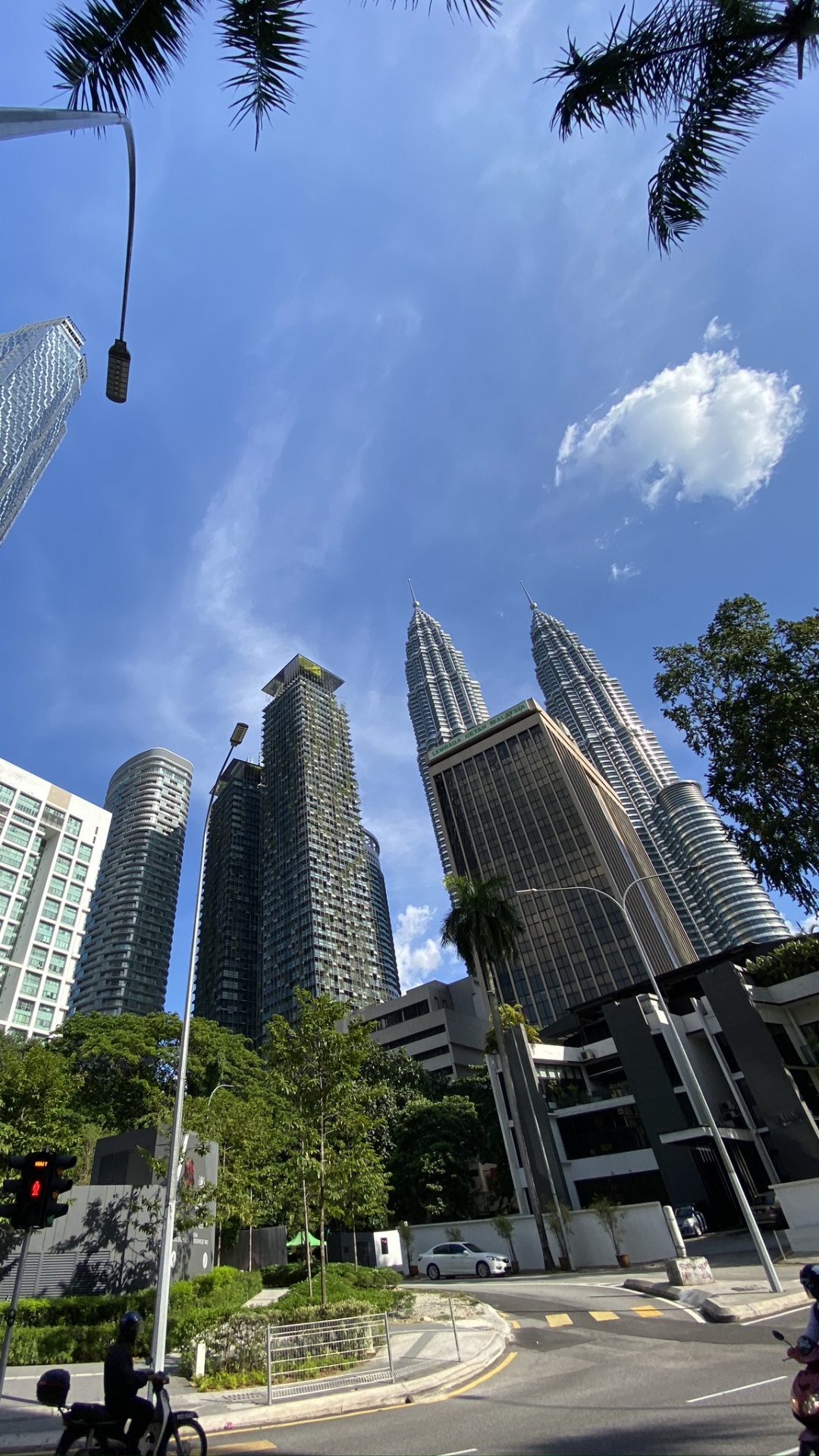 Обои башня, вышка, небоскреб, коммерческое здание, здание в разрешении 1080x1920