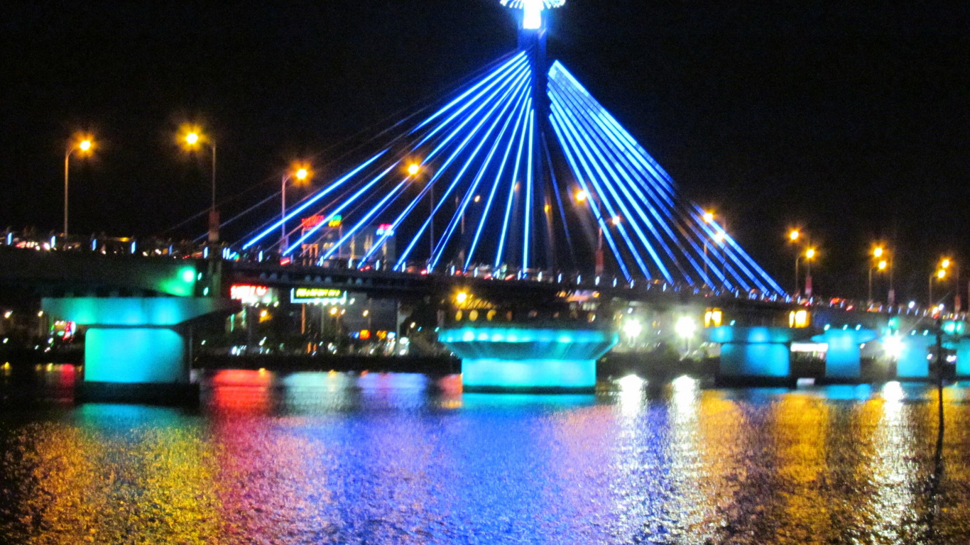 Обои достопримечательность, мост, отражение, ночь, вода в разрешении 1366x768