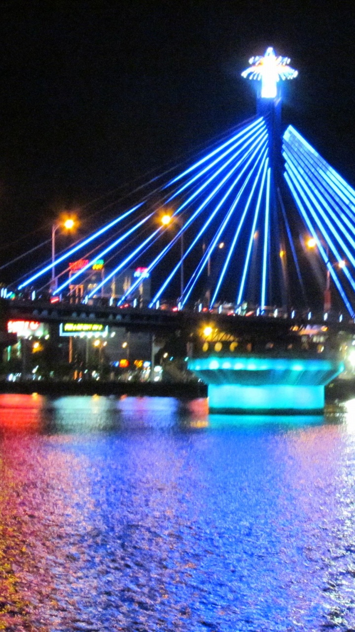 Обои достопримечательность, мост, отражение, ночь, вода в разрешении 720x1280