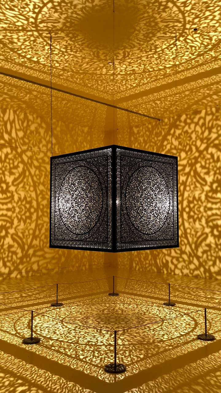 Обои потолок, свойство, Янтарь, золото, дизайн интерьера в разрешении 720x1280