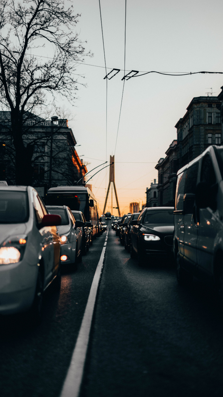 Обои дорожные пробки, трафик, транспорт, переулок, дорога в разрешении 750x1334