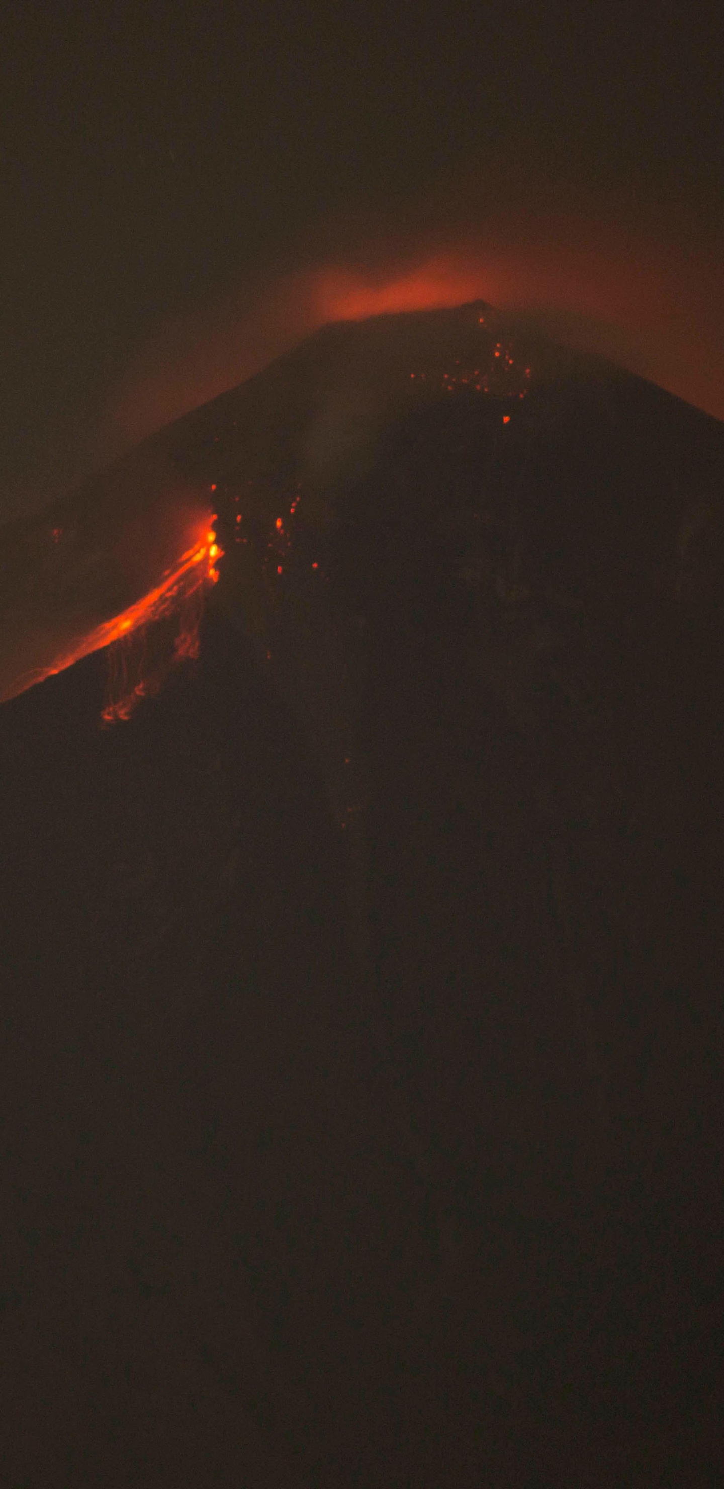 Обои типы вулканических извержений, вулкан, лава, вулканического рельефа, атмосфера в разрешении 1440x2960