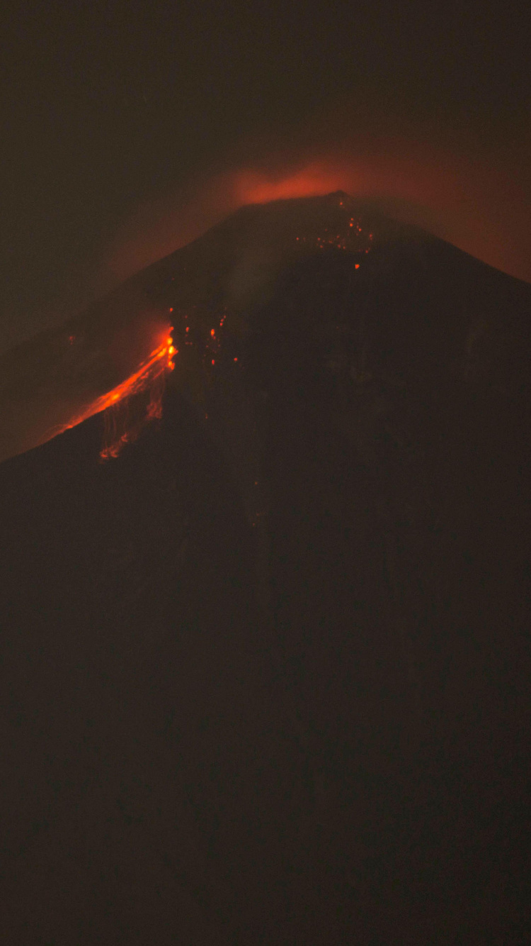 Обои типы вулканических извержений, вулкан, лава, вулканического рельефа, атмосфера в разрешении 750x1334