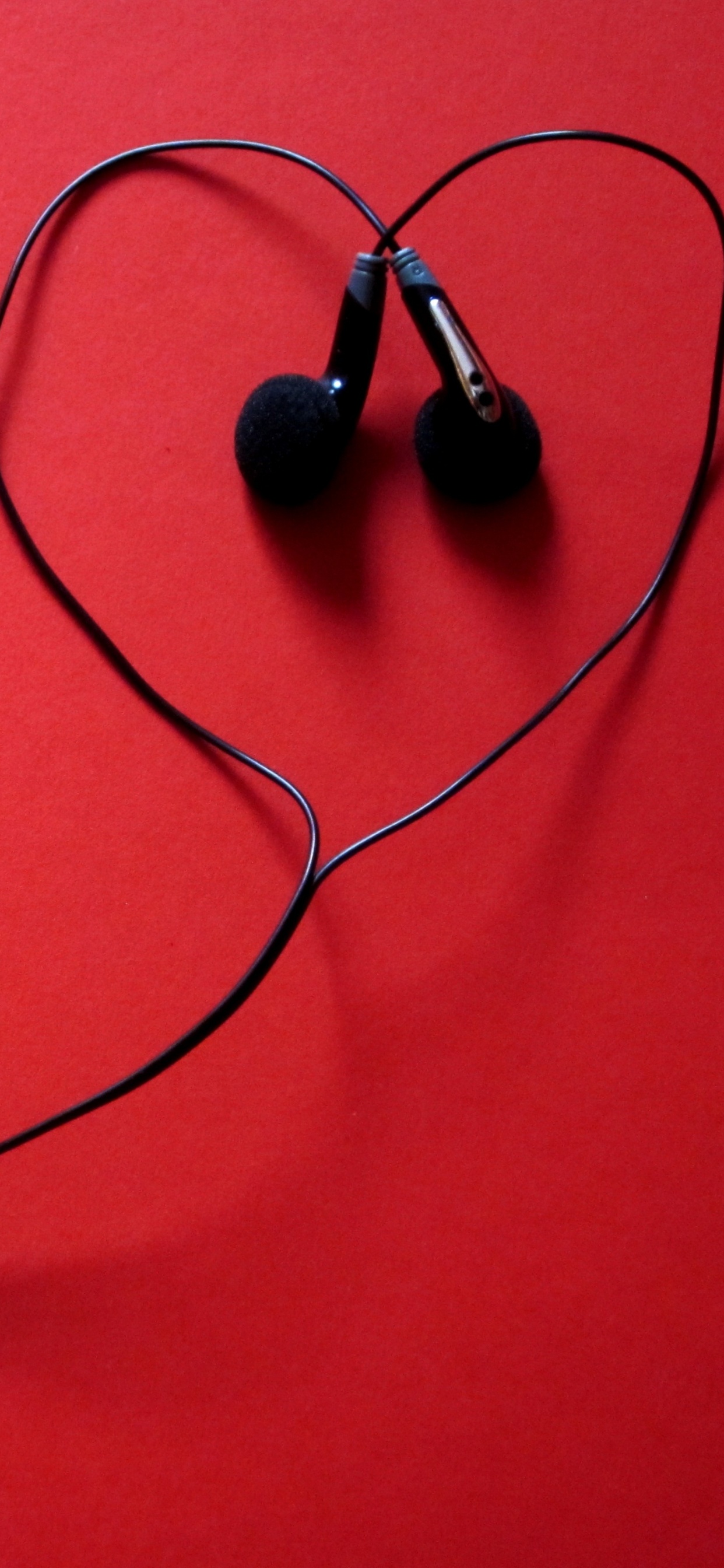 Обои наушники, красный цвет, провод, стетоскоп, технологии в разрешении 1242x2688