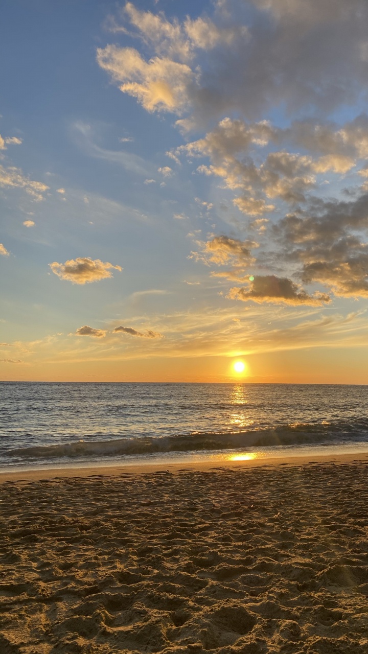 Обои горизонт, облако, вода, атмосфера, гидроресурсы в разрешении 720x1280