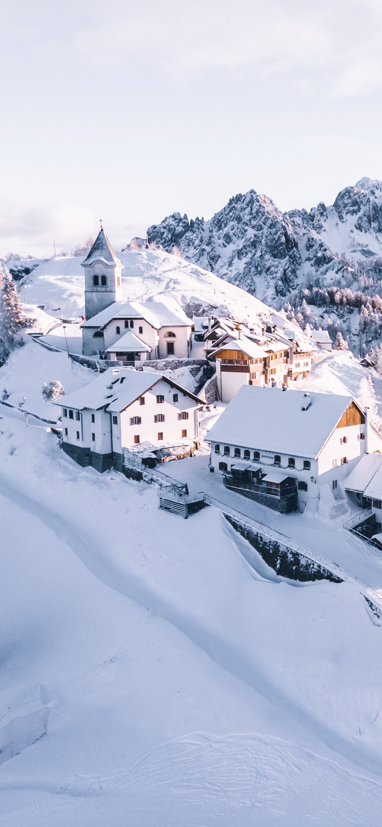 Обои лыжи горные, ворота солнца, Мон Край, горнолыжный курорт, прибежище в разрешении 1242x2688