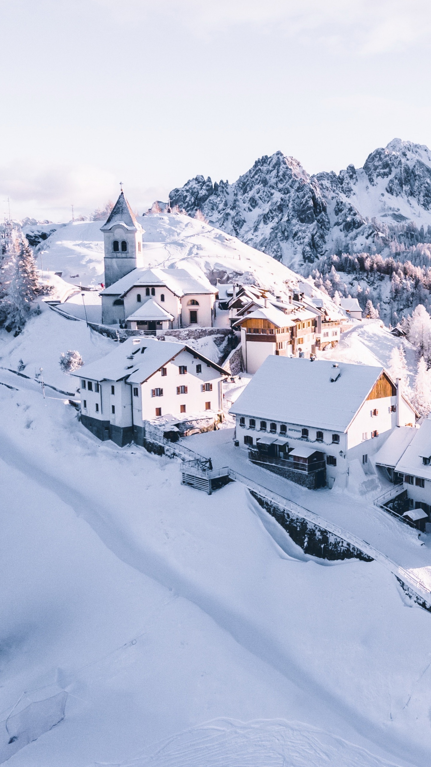 Обои лыжи горные, ворота солнца, Мон Край, горнолыжный курорт, прибежище в разрешении 1440x2560