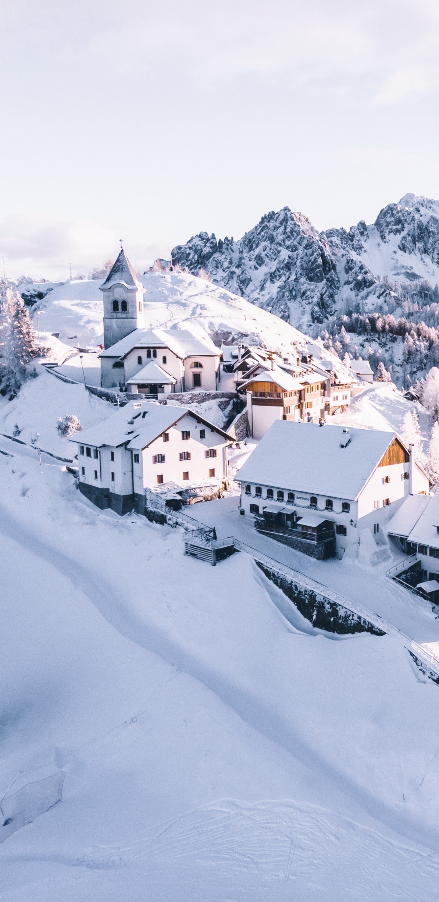 Обои лыжи горные, ворота солнца, Мон Край, горнолыжный курорт, прибежище в разрешении 1440x2960