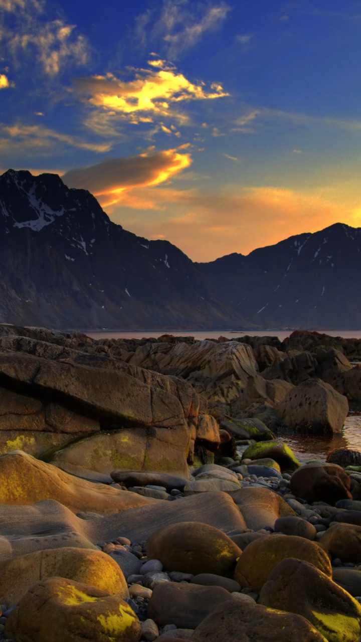 Обои море, закат, побережье, гора, берег в разрешении 720x1280