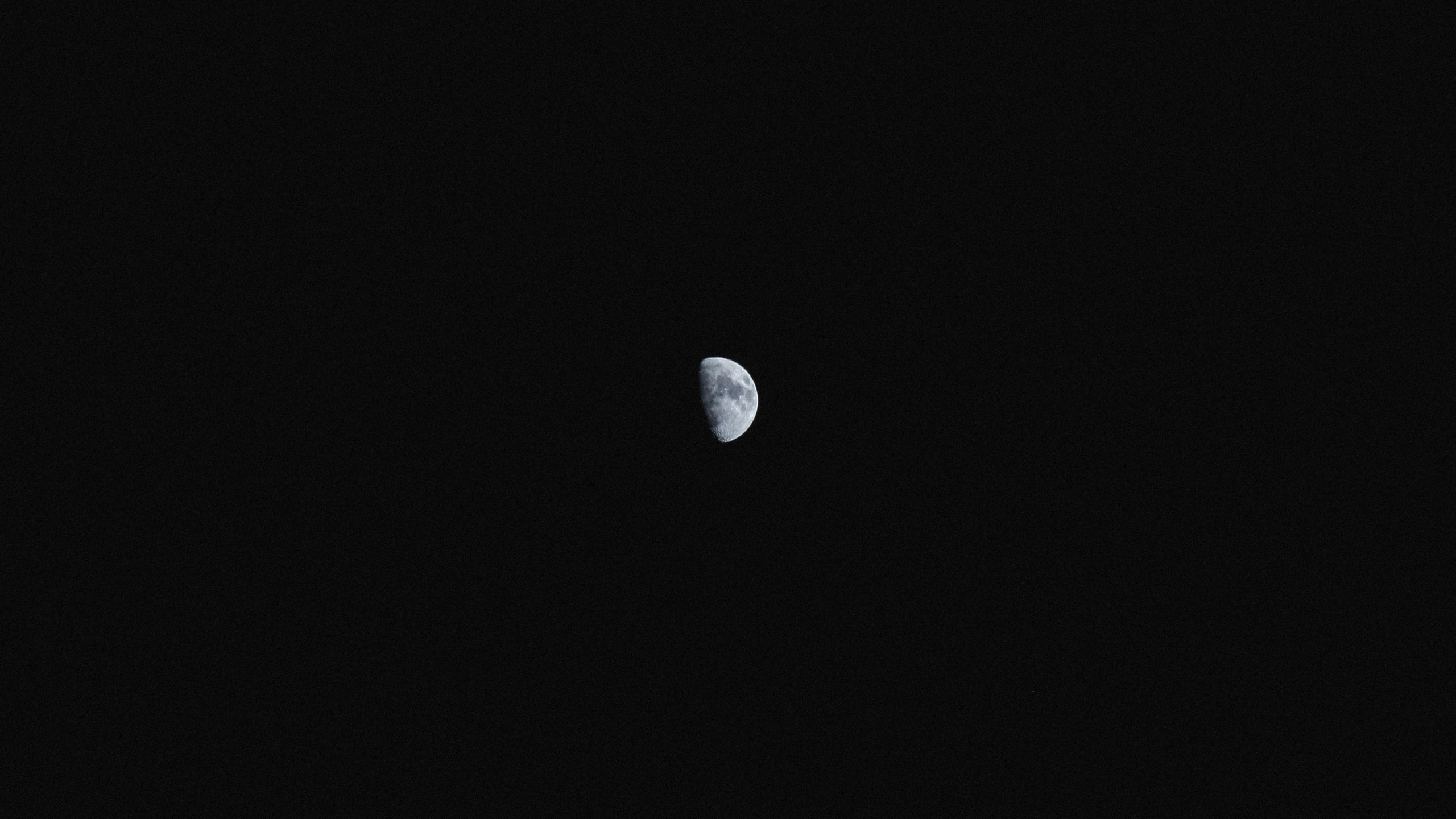 Обои черный, луна, астрономический объект, свет, атмосфера в разрешении 2560x1440