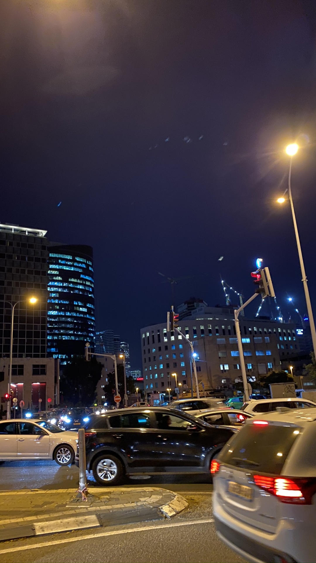 Обои освещение, автомобильное освещение, уличный фонарь, автомобильный стояночный свет, Король в разрешении 1080x1920