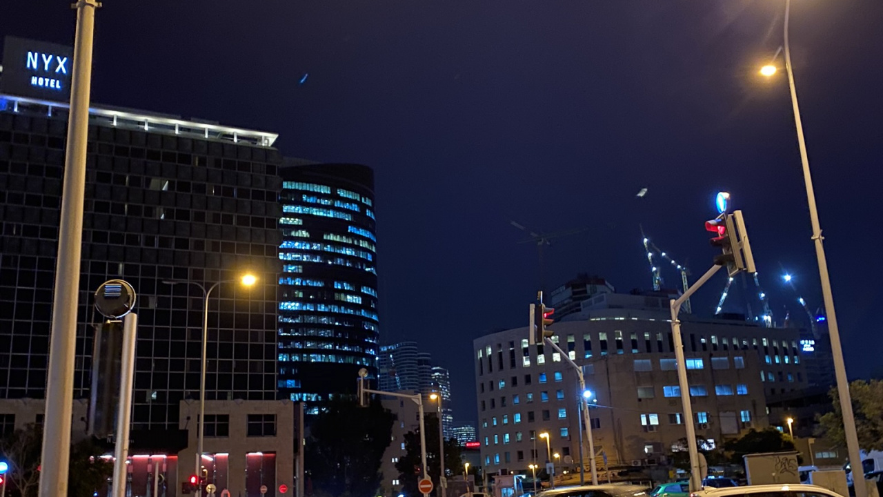 Обои освещение, автомобильное освещение, уличный фонарь, автомобильный стояночный свет, Король в разрешении 1280x720