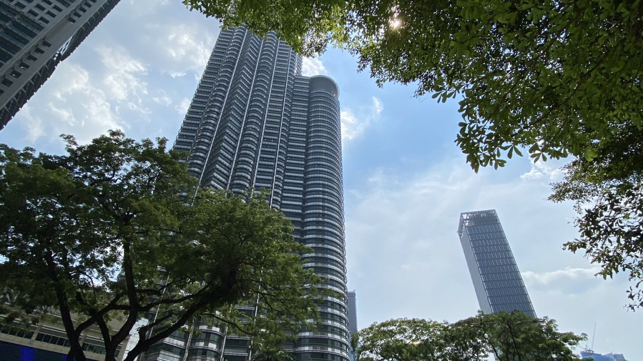 Обои башня, дневное время, архитектура, небоскреб, городской район в разрешении 1280x720