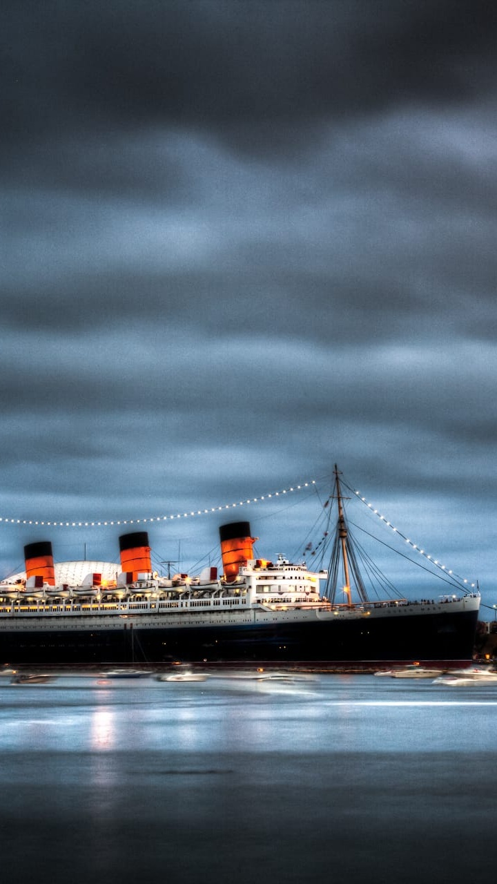 Обои привидение, корабль, облако, ночь, море в разрешении 720x1280