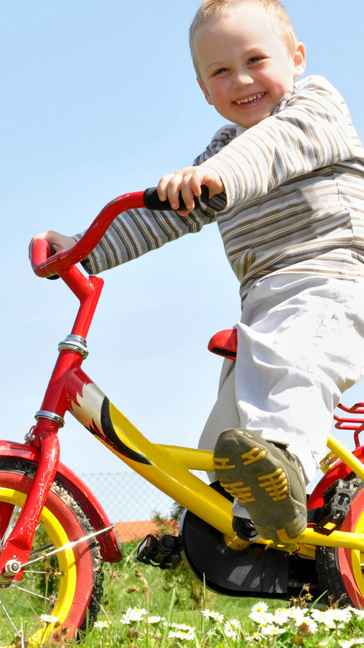 Обои велосипед, ребенок, смех в разрешении 750x1334