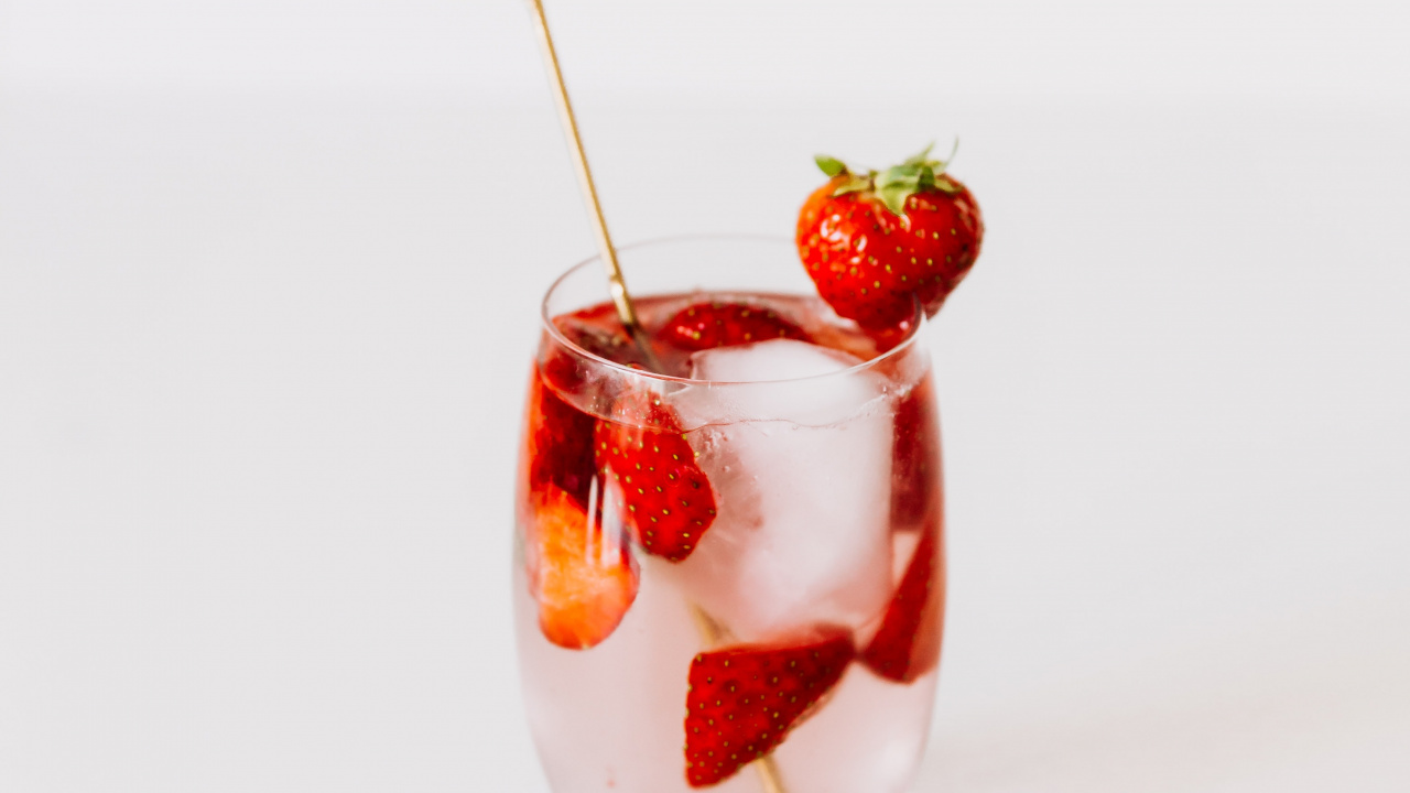 Обои клубника, коктейль гарнируют, пища, жидкий, фрукты в разрешении 1280x720