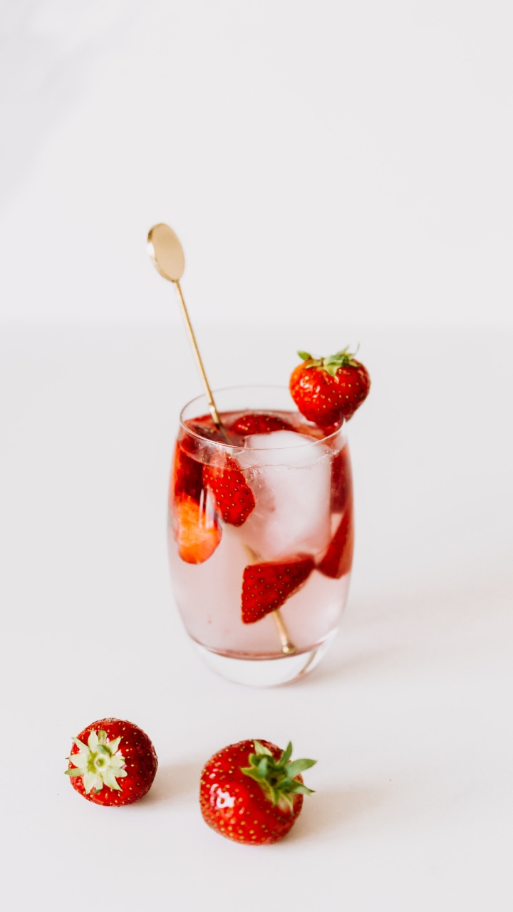 Обои клубника, коктейль гарнируют, пища, жидкий, фрукты в разрешении 720x1280