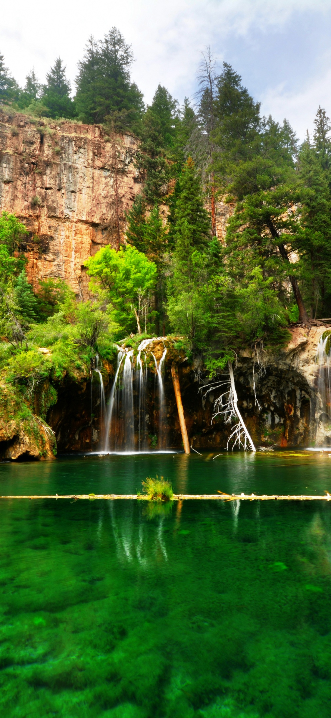 Обои Висячие Озера, озеро, водопад, водоем, природный ландшафт в разрешении 1125x2436