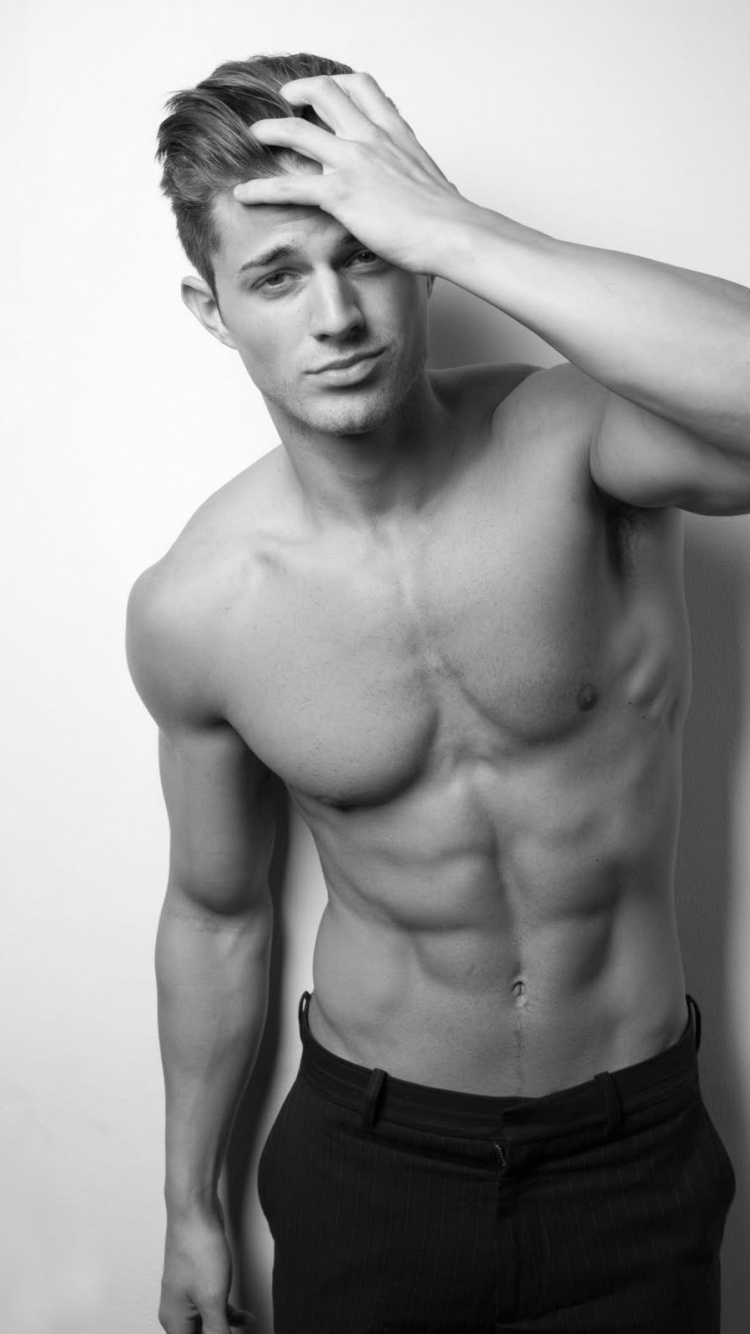 Обои мужской, стояние, мышца, модель, плечо в разрешении 750x1334